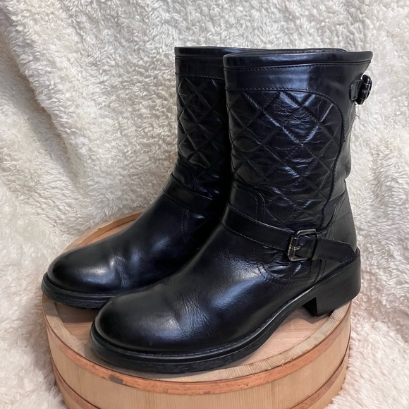 EUC Aquatalia by Marvin K Sweetie Black Quilted Leather Moto Boots Women's 9.5 - Picture 5 of 10